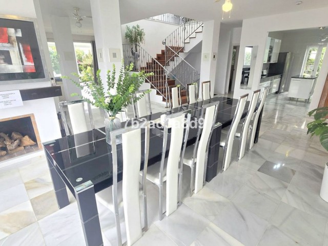 8 Bedrooms Villa in Nueva Andalucía