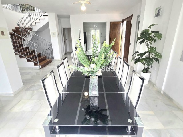 8 Bedrooms Villa in Nueva Andalucía