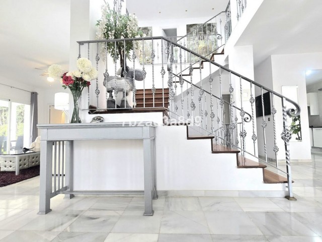 8 Bedrooms Villa in Nueva Andalucía