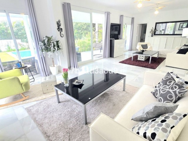 8 Bedrooms Villa in Nueva Andalucía