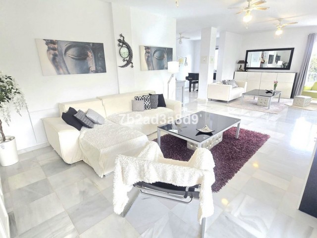 8 Bedrooms Villa in Nueva Andalucía