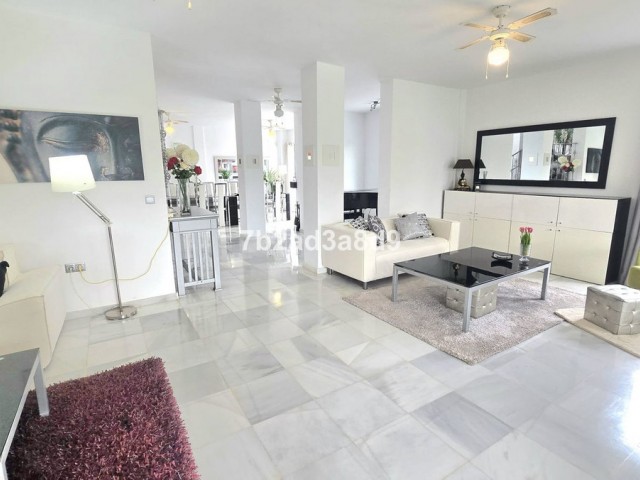 8 Bedrooms Villa in Nueva Andalucía