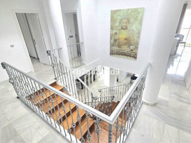 8 Bedrooms Villa in Nueva Andalucía