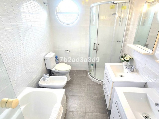 8 Bedrooms Villa in Nueva Andalucía