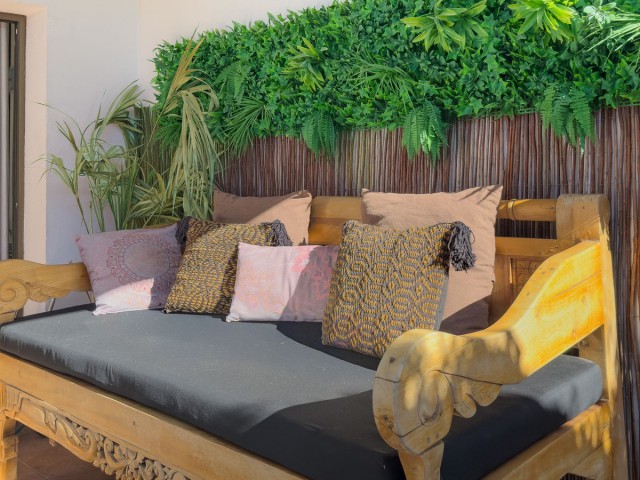 Apartamento con 4 Dormitorios  en Elviria