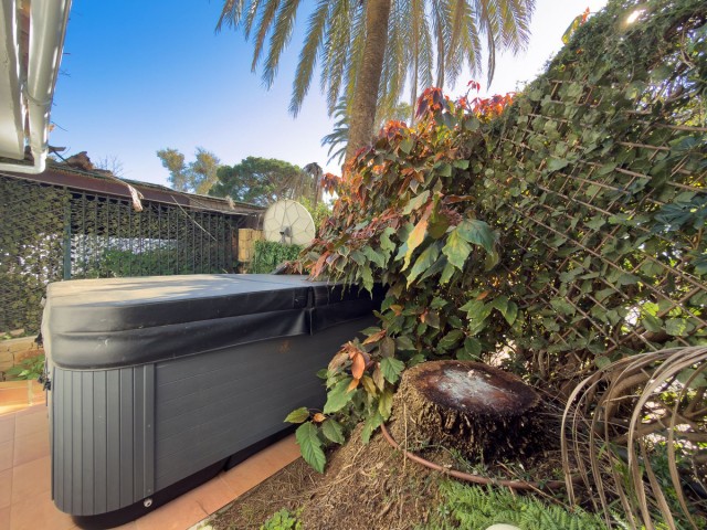 Apartamento con 4 Dormitorios  en Elviria