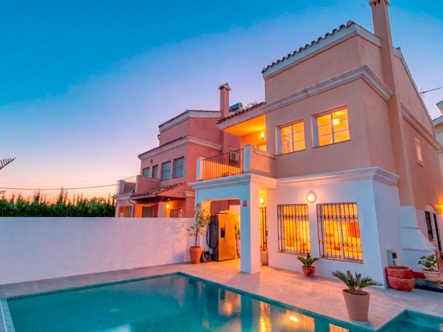 4 Bedrooms Villa in New Golden Mile