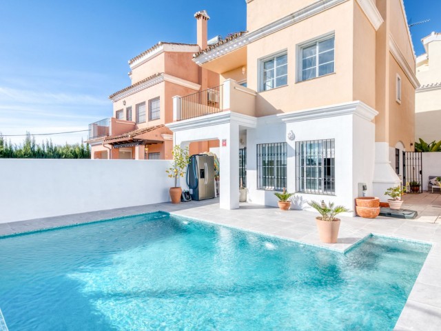 4 Bedrooms Villa in New Golden Mile