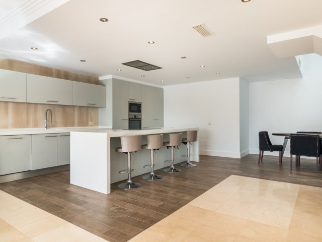 3 Bedrooms Townhouse in Istán