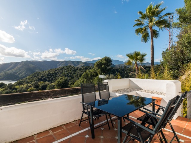 3 Bedrooms Townhouse in Istán