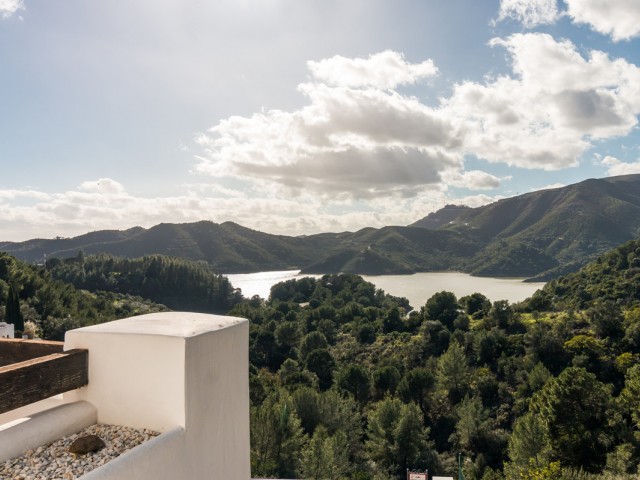 Maison mitoyenne avec 3 Chambres  à Istán