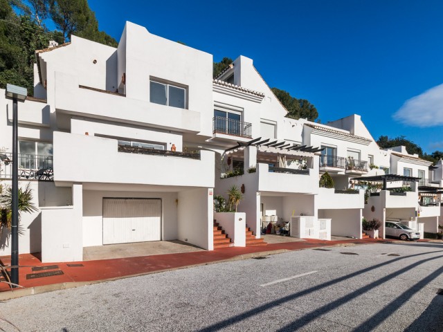 Maison mitoyenne avec 3 Chambres  à Istán