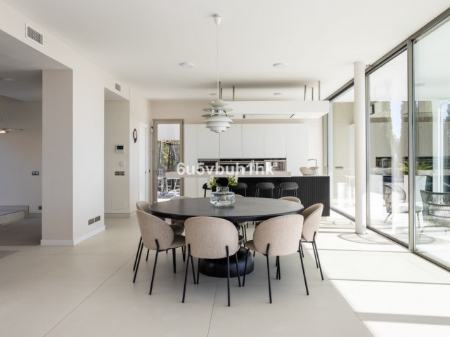 Villa con 4 Dormitorios  en Benalmadena