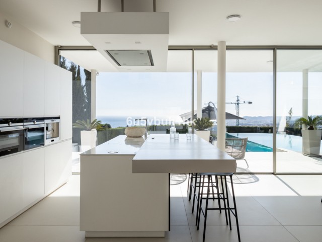 Villa con 4 Dormitorios  en Benalmadena