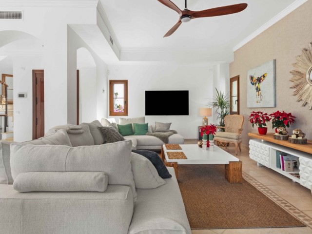 Villa avec 4 Chambres  à Estepona