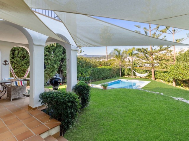 Villa avec 4 Chambres  à Estepona