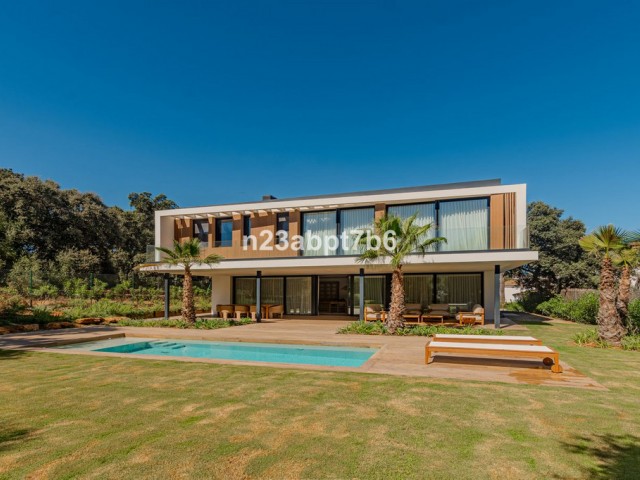 5 Bedrooms Villa in Sotogrande Costa