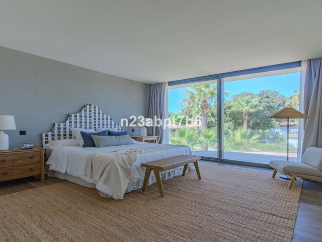 5 Bedrooms Villa in Sotogrande Costa