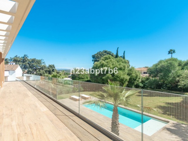 5 Bedrooms Villa in Sotogrande Costa