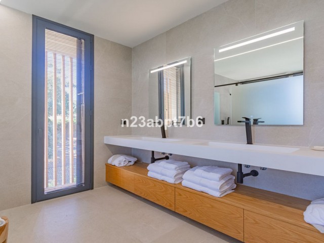 5 Bedrooms Villa in Sotogrande Costa