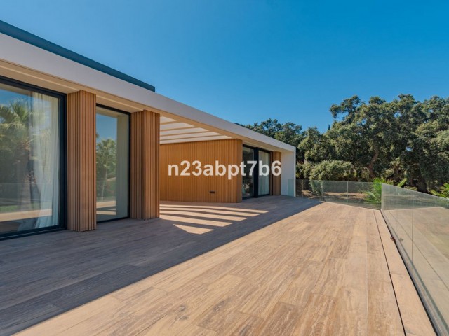 5 Bedrooms Villa in Sotogrande Costa