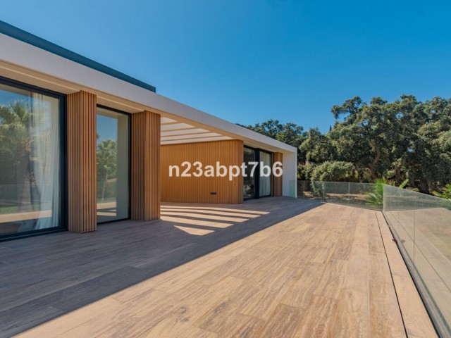 5 Bedrooms Villa in Sotogrande Costa