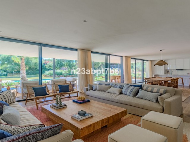 5 Bedrooms Villa in Sotogrande Costa
