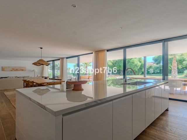5 Bedrooms Villa in Sotogrande Costa