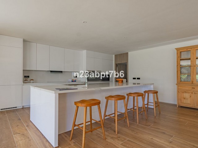 5 Bedrooms Villa in Sotogrande Costa
