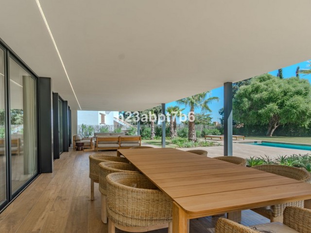 5 Bedrooms Villa in Sotogrande Costa