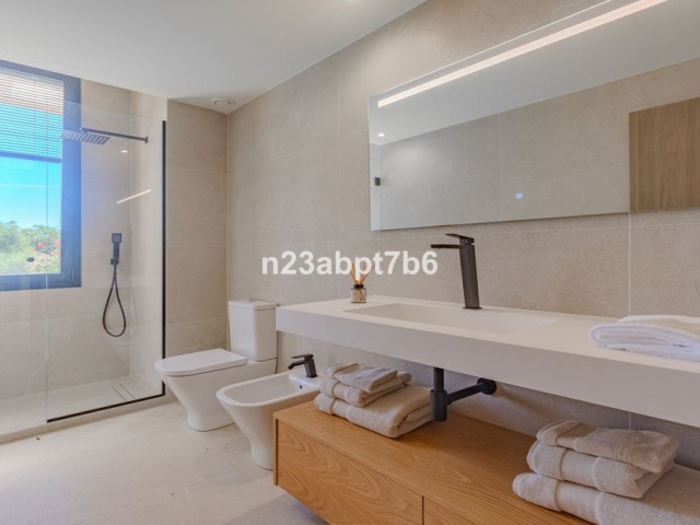 5 Bedrooms Villa in Sotogrande Costa