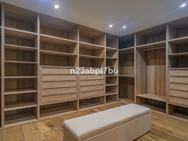 5 Bedrooms Villa in Sotogrande Costa