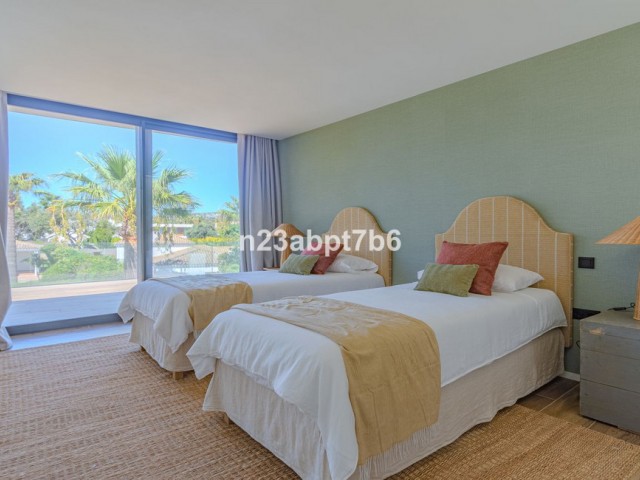 5 Bedrooms Villa in Sotogrande Costa