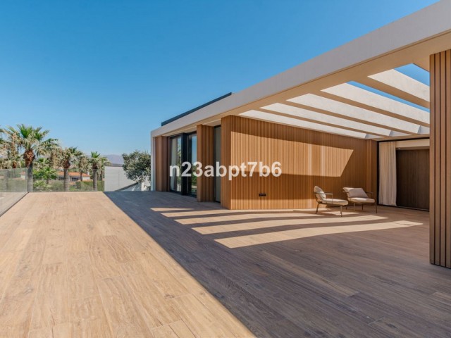 5 Bedrooms Villa in Sotogrande Costa
