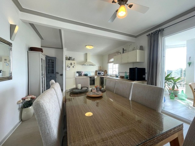 Penthouse avec 2 Chambres  à Estepona