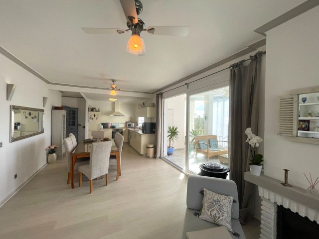 Penthouse avec 2 Chambres  à Estepona