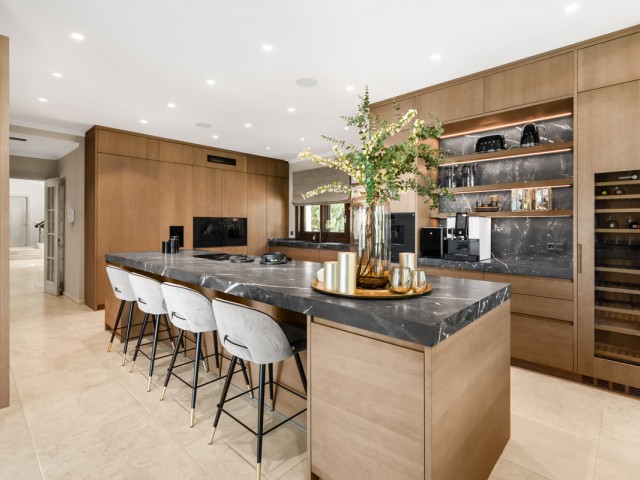 7 Soveroms Villa i Benahavís