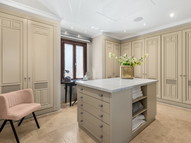 7 Soveroms Villa i Benahavís