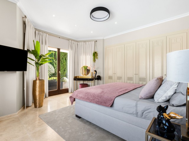 7 Soveroms Villa i Benahavís