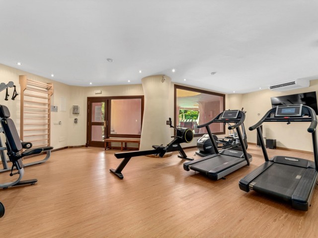 Apartamento con 3 Dormitorios  en Estepona