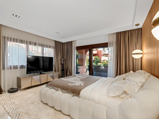 Apartamento con 3 Dormitorios  en Estepona