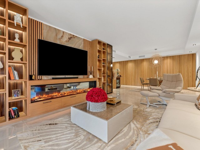 Apartamento con 3 Dormitorios  en Estepona