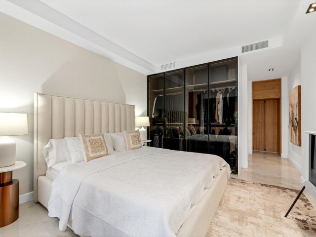 Apartamento con 3 Dormitorios  en Estepona