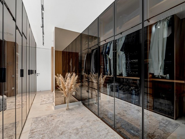 Apartamento con 3 Dormitorios  en Estepona