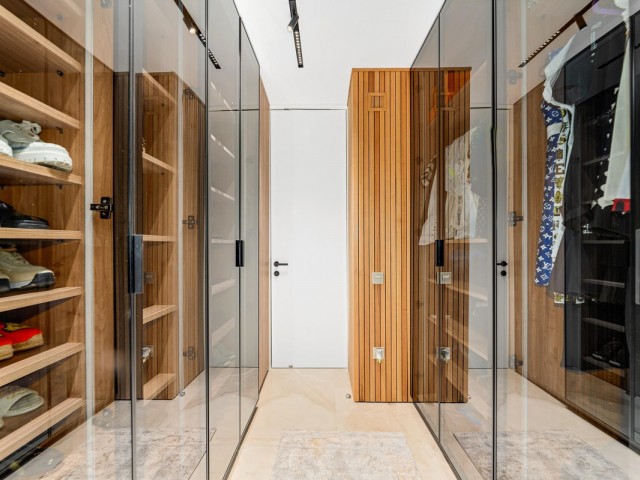 Apartamento con 3 Dormitorios  en Estepona