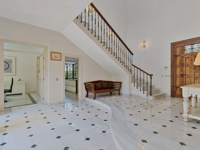 5 Schlafzimmer Villa in Guadalmina Baja