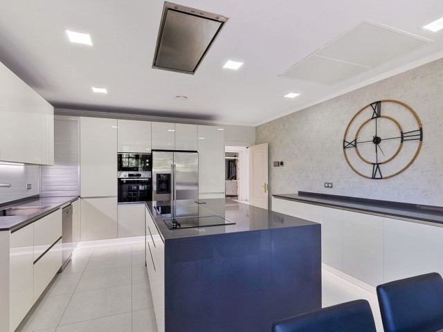 5 Schlafzimmer Villa in Guadalmina Baja