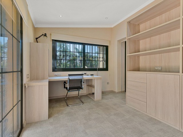 5 Schlafzimmer Villa in Guadalmina Baja