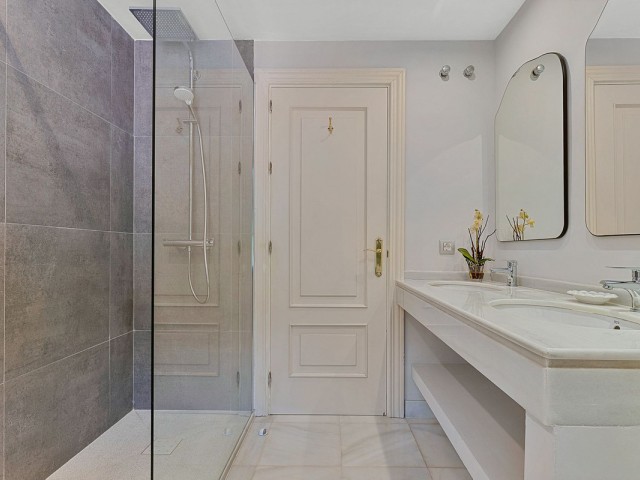 5 Schlafzimmer Villa in Guadalmina Baja