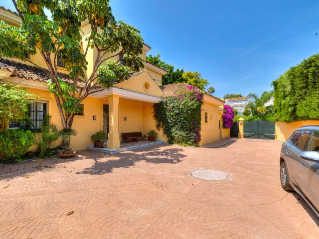 5 Schlafzimmer Villa in Guadalmina Baja